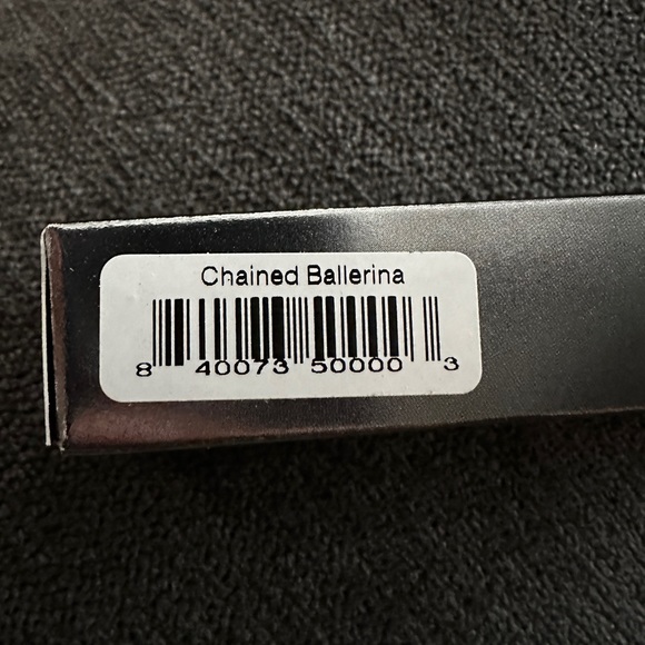 NEW HAUS Laboratories liquid eyeshadow by Lady Gaga - Picture 5 of 6